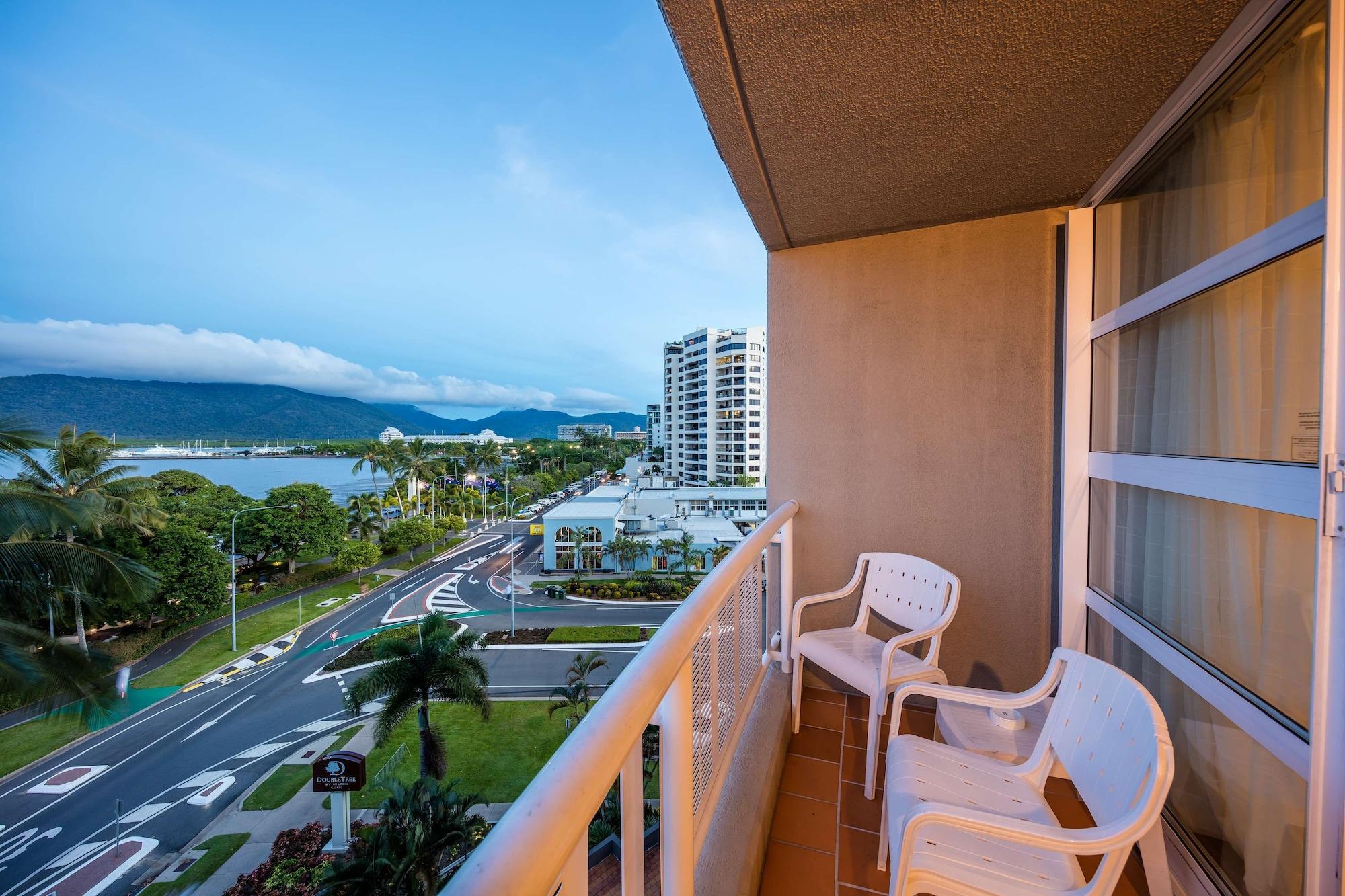Doubletree By Hilton Cairns Hotell Eksteriør bilde