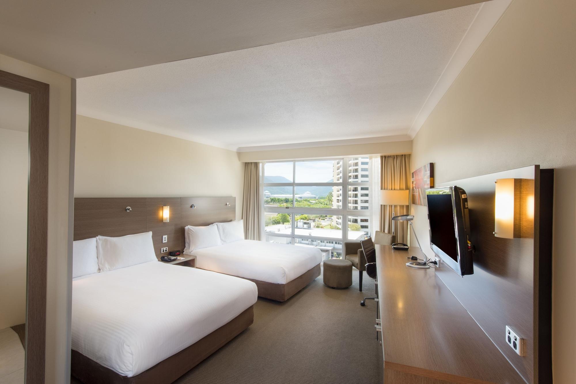 Doubletree By Hilton Cairns Hotell Eksteriør bilde