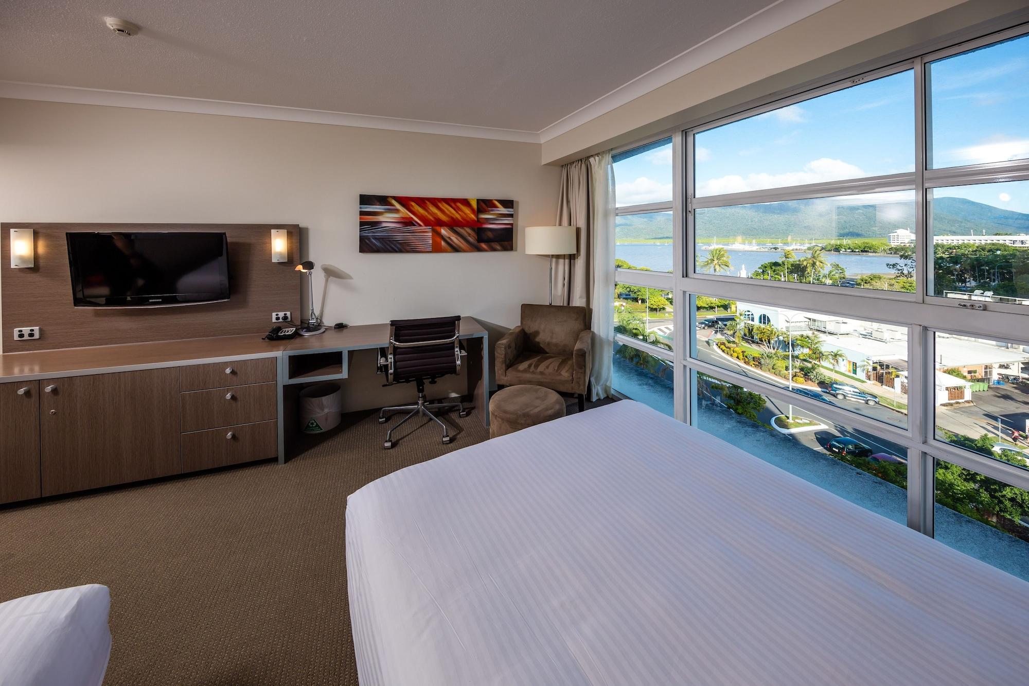 Doubletree By Hilton Cairns Hotell Eksteriør bilde