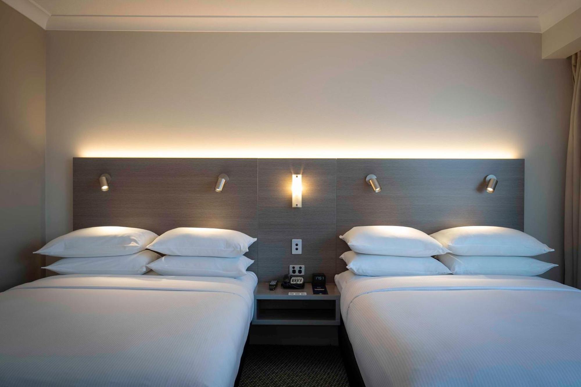 Doubletree By Hilton Cairns Hotell Eksteriør bilde