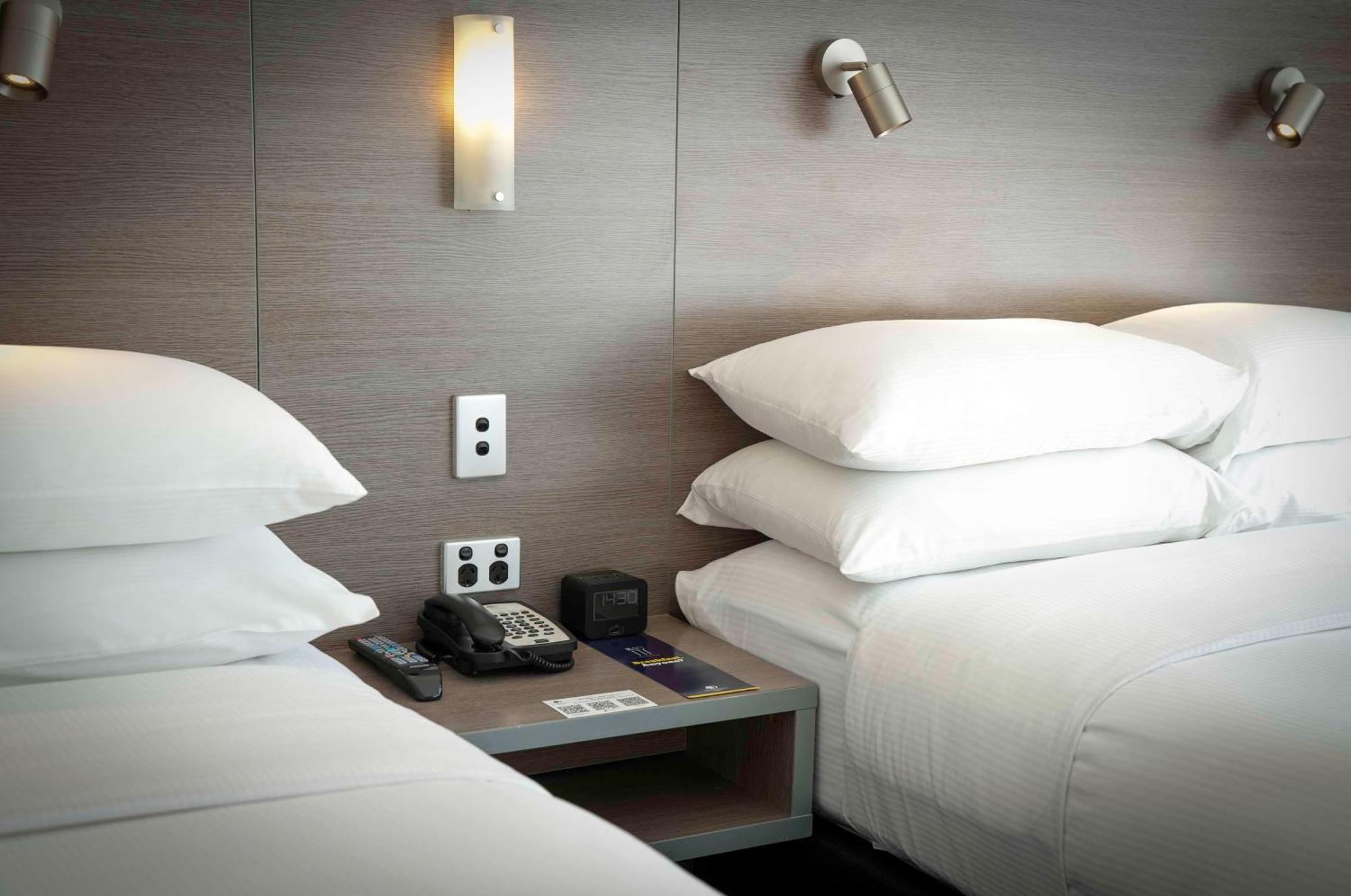 Doubletree By Hilton Cairns Hotell Eksteriør bilde