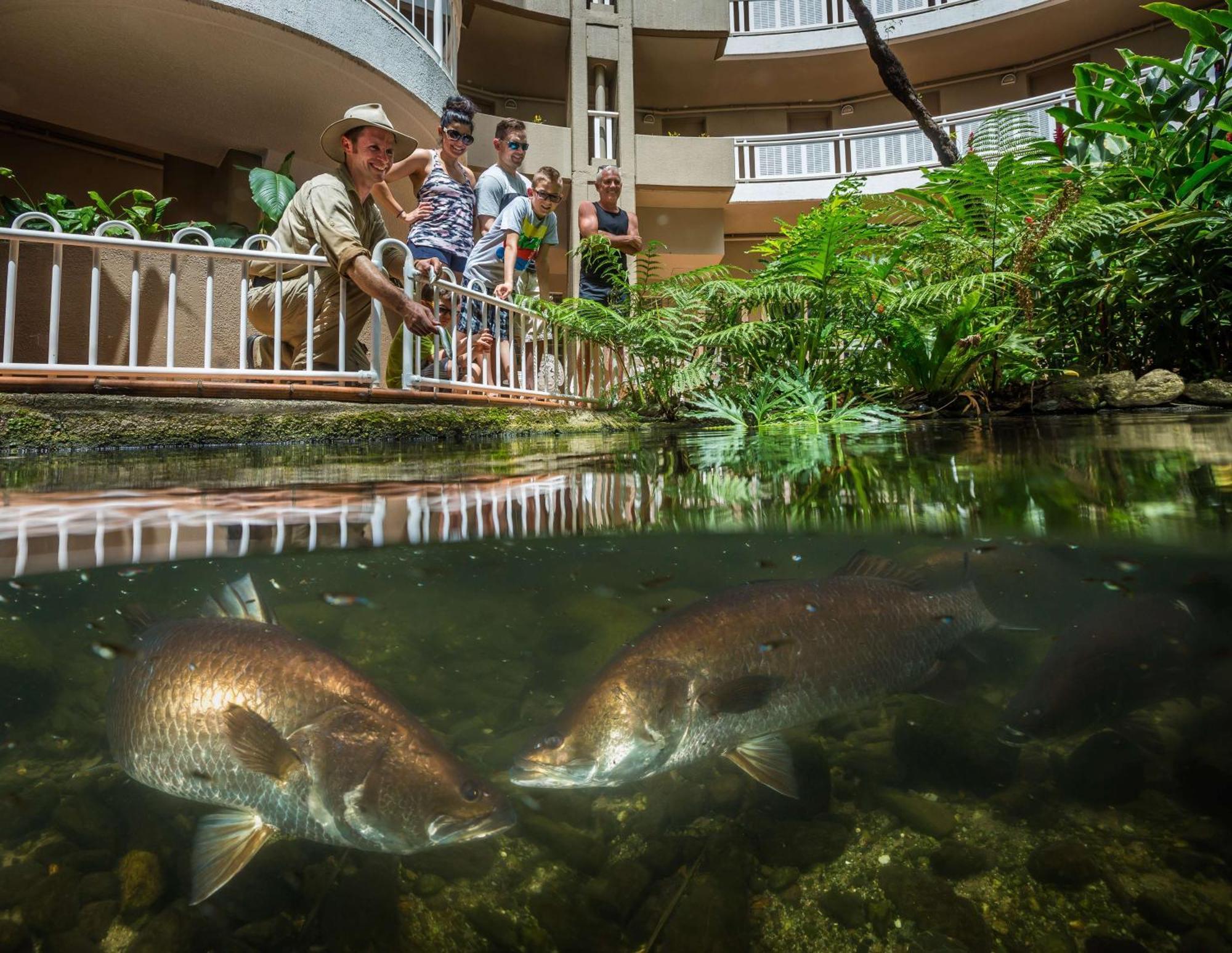 Doubletree By Hilton Cairns Hotell Eksteriør bilde